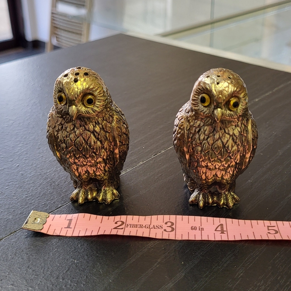 Cast owl salt and pepper shakers